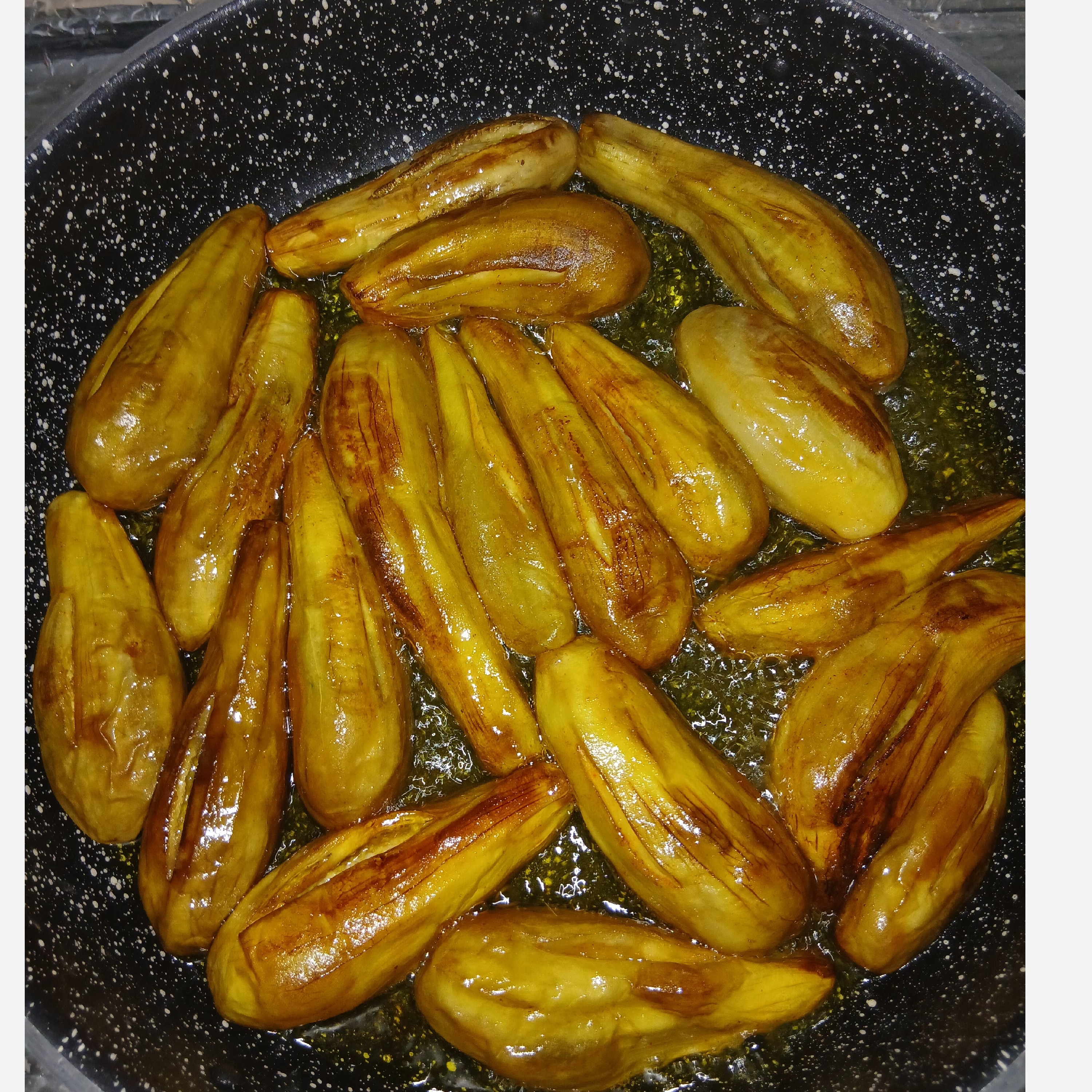 بادمجان ریزونقلی سرخ شده،بادمجان محلی،یک کیلویی گیلان.رشت