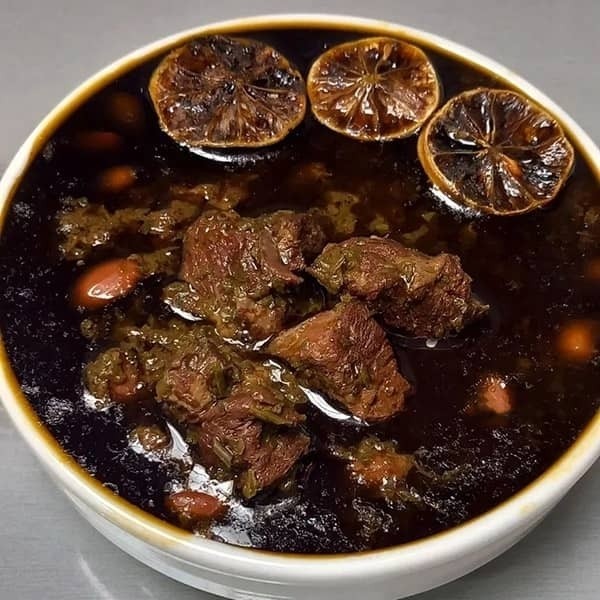 سبزی سرخ شده خشک مخصوص قورمه سبزی رشتی،500 گرمی،گیلان.رشت